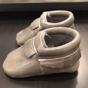 Olive & Bean Baby Moccasins - Slate Gray